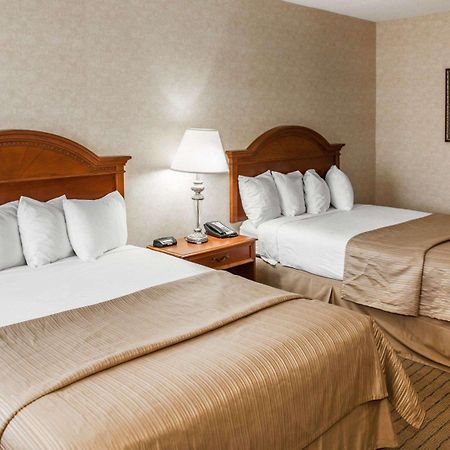 Quality Inn Касълтън Екстериор снимка