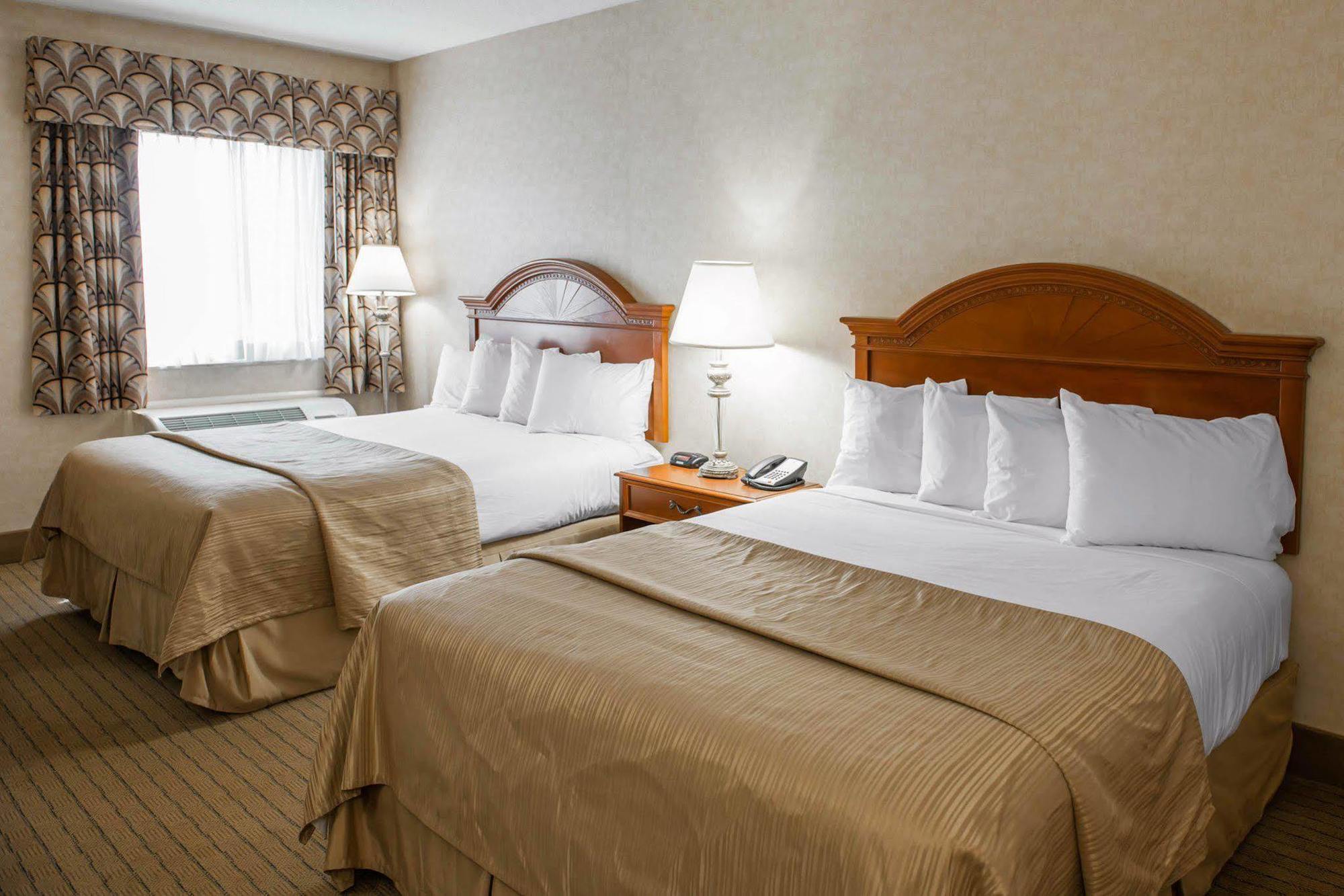 Quality Inn Касълтън Екстериор снимка